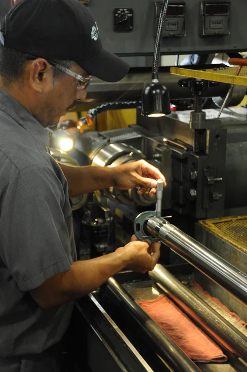 Piston rod thread rolling at Odessa service facility